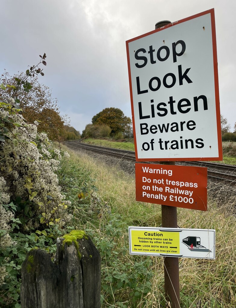 Three warnings © Mr Ignavy :: Geograph Britain and Ireland