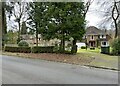 Houses in Avenue Road