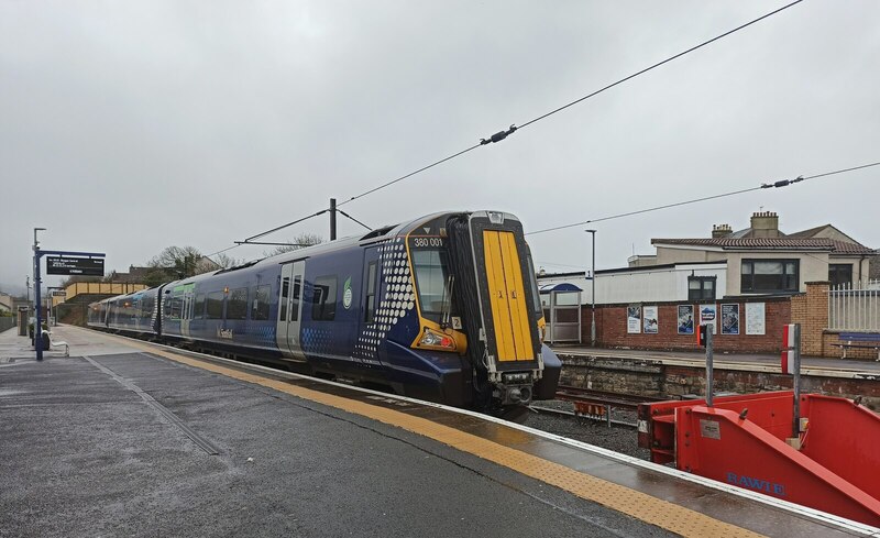 Largs railway station © Thomas Nugent :: Geograph Britain and Ireland