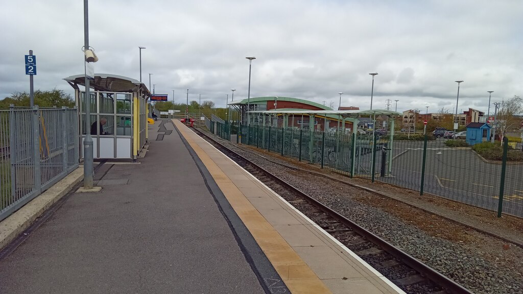 Aylesbury Vale Parkway - platform... © Peter Whatley :: Geograph ...