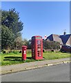 TQ5804 : Postbox and Telephone Kiosk, Brightling Road, Polegate by PAUL FARMER