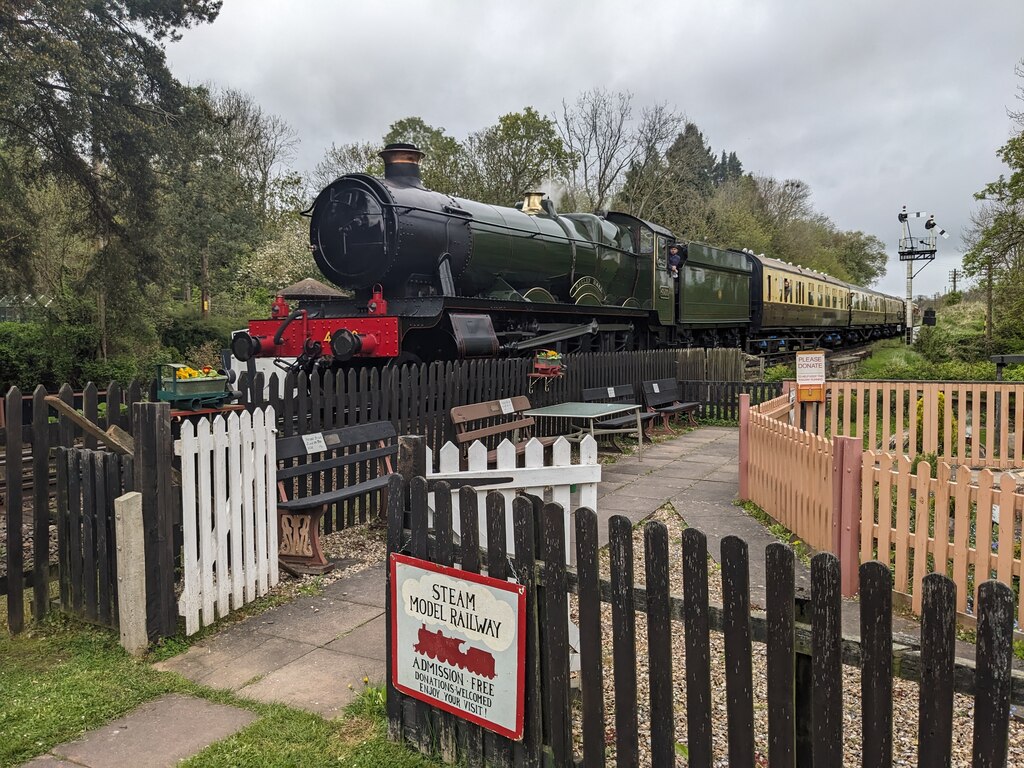 GWR No. 4930 'Hagley Hall' on the Severn... © Fabian Musto :: Geograph ...