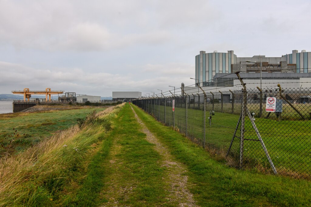 Oldbury-on-Severn : Grassy Path © Lewis Clarke :: Geograph Britain and ...