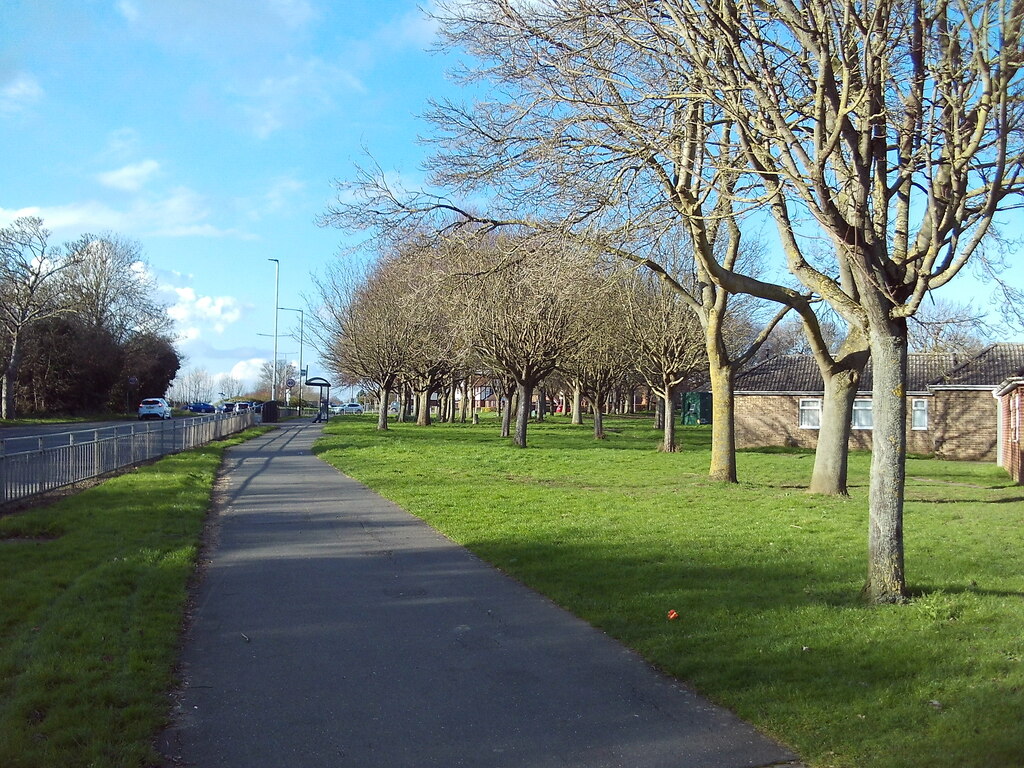 Footpath alongside Humberston Road,... © Richard Vince :: Geograph ...