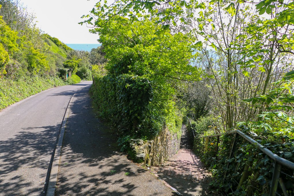 Paths leading from Holywell Drive, East... © Adrian Diack :: Geograph ...