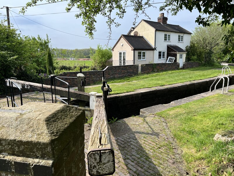 Lock Keepers Cottage © Andrew Abbott :: Geograph Britain and Ireland