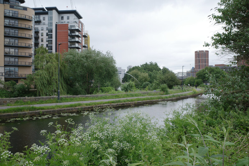 The Leeds and Liverpool Canal seen from... © habiloid :: Geograph ...