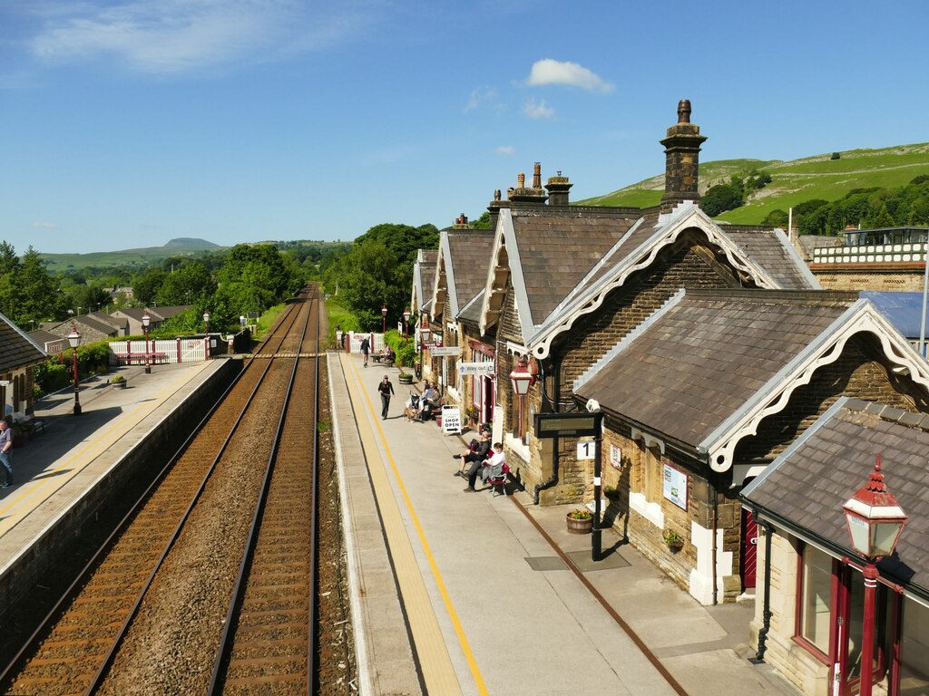 Settle station: view north from the... © Stephen Craven :: Geograph ...