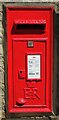 Elizabeth II postbox on High Street, Brompton-by-Sawdon