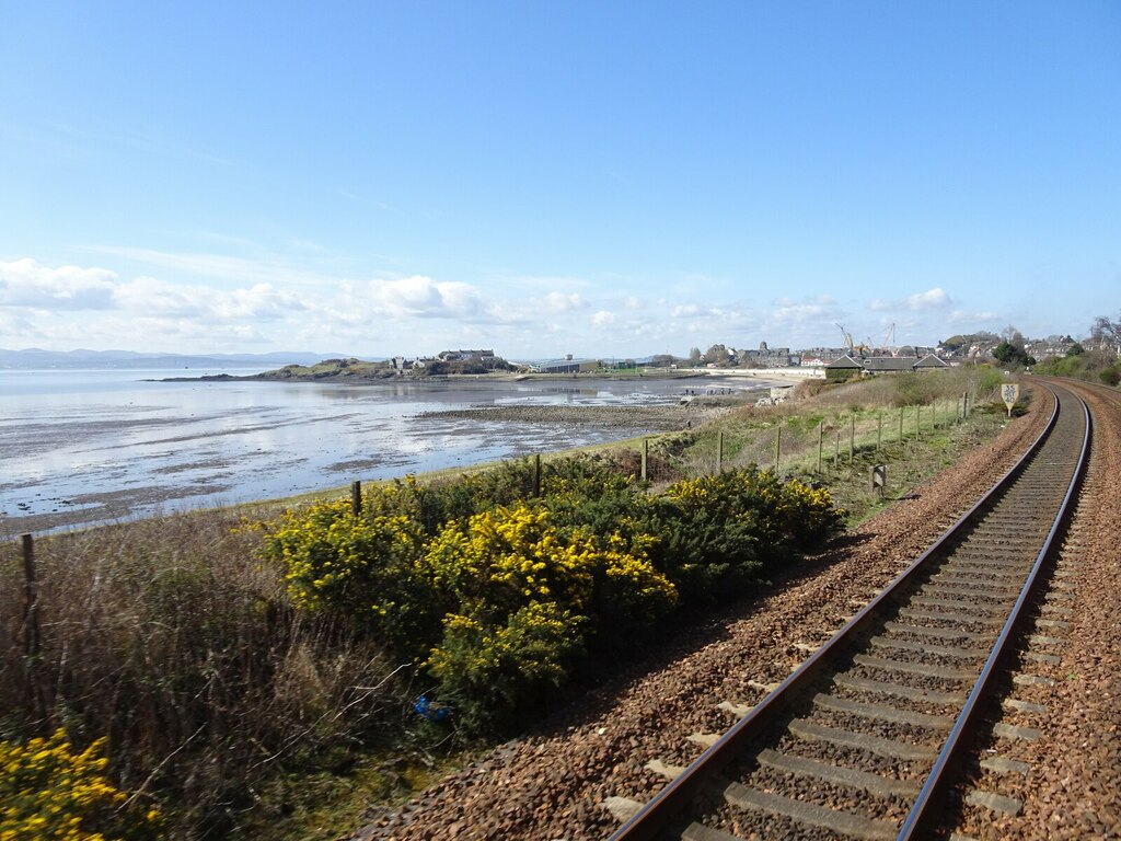 From an Edinburgh-Dundee train - Near... © Nigel Thompson :: Geograph ...