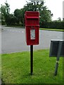 Elizabeth II postbox on Heybridge Lane, Prestbury