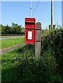 Elizabeth II postbox on Warrington Road, Dones Green