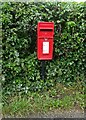 Elizabeth II postbox on the Cryers Lane, Thornton Green