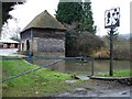 Duck pond and Village sign, Trottiscliffe