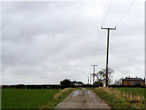 TA1540 : Farm Track near Rise by Andy Beecroft
