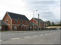 SU1112 : Housing opposite the Churchill arms Alderholt Dorset by Clive Perrin