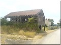 Dilapidated barn near Cliffe