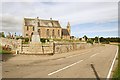 Kilmuir Kirk and war memorial.