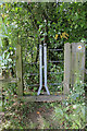 SU5231 : Unusual gate on footpath northeast of Mud Farm by Peter Facey