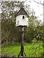 Bird House outside Licswm