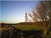TF0527 : Communications mast near Kirkby Underwood by Brian Green
