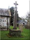 ST8628 : St Catherine's Church, Sedgehill - Cross by Maigheach-gheal