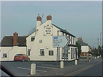 SO8658 : The Bull Inn, Fernhill Heath by Tony Wheeler