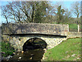 Pont yng nghornel y sgwar. Bridge at the corner of  SH 8968