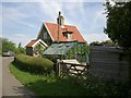 Level crossing gate keeper