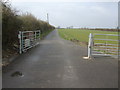 Road and bridleway to Hillhouse Farm