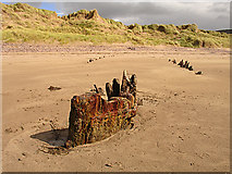 V6492 : Remains of a boat on Rossbeigh Beach by Linda Bailey