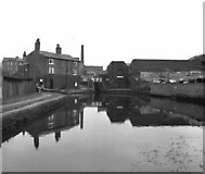 SJ8598 : Lock No 2, Ashton Canal, Manchester by Dr Neil Clifton