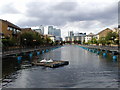 Clippers Quay Dock with Canary Wharf in close proximity