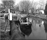 TQ0765 : Passing the stop gate below Thames Lock, Weybridge by Dr Neil Clifton