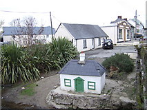 T1234 : Miniature cottage by Jonathan Billinger