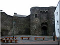 Castell Caerfyrddin/Carmarthen Castle