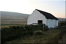 NY9828 : White barn by Helen Wilkinson