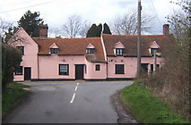 TL9228 : Looking directly at The Three Horseshoes pub from the end of Fossetts Lane by Andrew Hill
