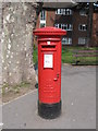 Edward VIII postbox, Brackley Road