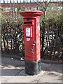 NZ2565 : Edward VIII postbox, Portland Road by Mike Quinn