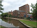 SO9868 : Tyler's Lock, Worcester & Birmingham Canal by John M