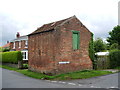 Building at the end of Cross Street, Waltham