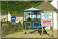 Matching t-shirt and bus stop !!