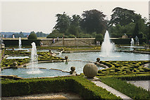 SP4416 : Formal garden, Blenheim Palace by Nigel Brown