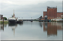 TA2709 : Alexandra Dock by Alan Murray-Rust