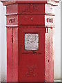 TQ3481 : Penfold postbox, The Royal London Hospital, E1 - royal cipher and crest by Mike Quinn