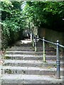 Grisiau at yr Eglwys Gadeiriol / Steps to the Cathedral