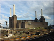 TQ2877 : Battersea Power Station from Grosvenor Bridge by Oxyman