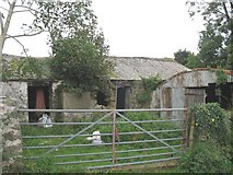 SH4580 : Disused farm buildings at Pen-singrig by Eric Jones