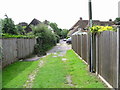 Footpath through the houses to North Lyminge Lane